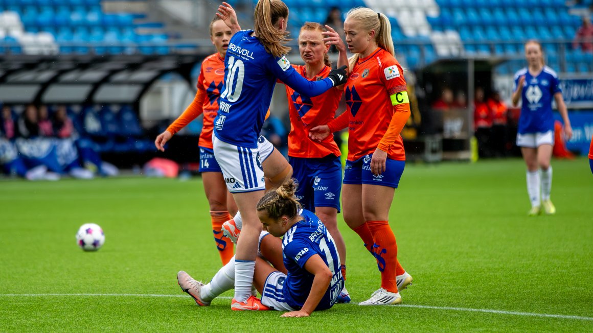 Topp mot bunn, en ustoppelig spiss og et brennhett fylkesderby
