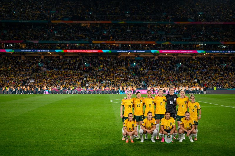 Australias ellever stiller opp før semifinalen mot England, en kamp som slo TV-rekorder i Australia. Foto: Mathias Bergeld/Bildbyrån