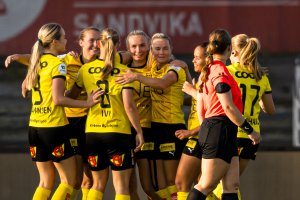 LSK Kvinner er i god form og har blandet seg inn i medaljekampen. Denne runden møter de Brann i LSK-hallen. Foto: Marius Simensen / Bildbyrån