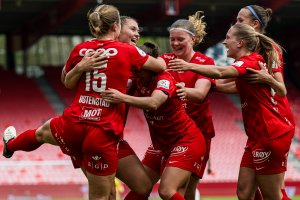 Brann fortsatte kanonformen og vant storkampen mot LSK Kvinner. Bergenserne står nå med seks strake seiere og fosser mot seriesølv og Europa-spill. Foto: Marius Simensen / Bildbyrån