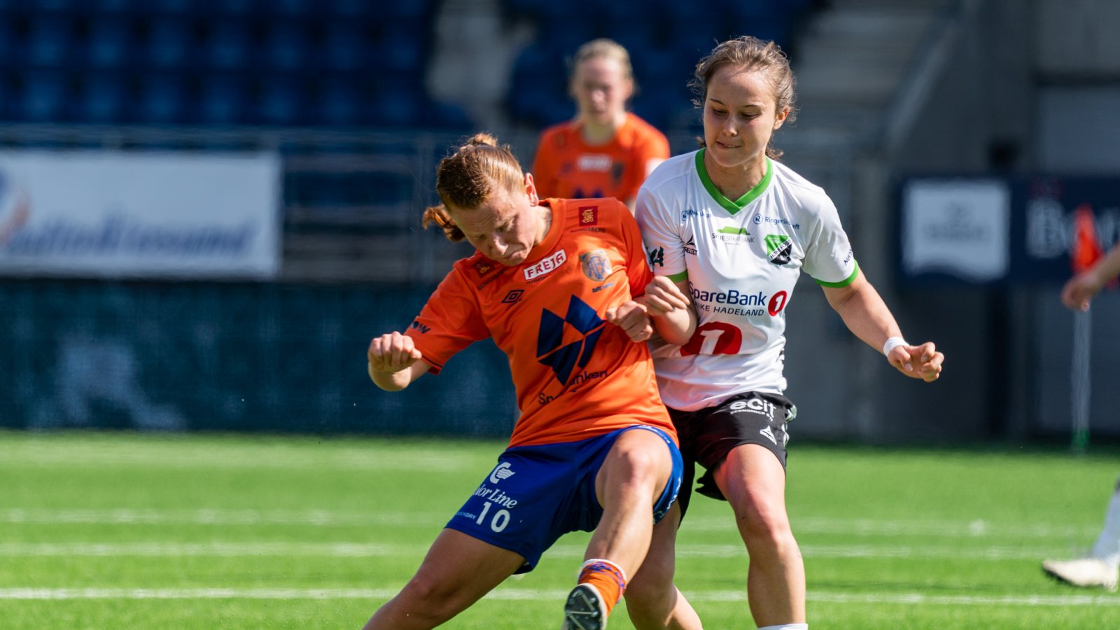 AaFK Fortuna og Hønefoss er lagene som innehar de to øverste plassene. Søndag møtes de til en potensielt avgjørende kamp. Foto: Kristian Moe