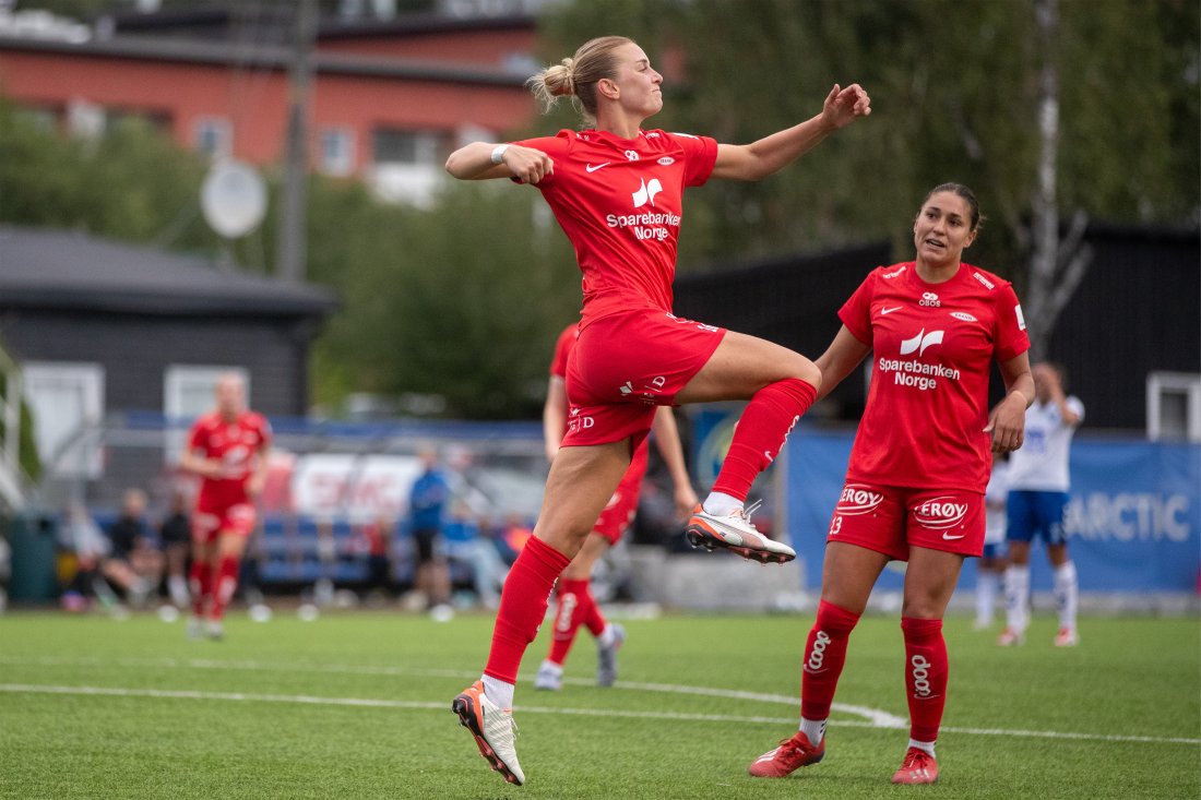 FEIRE: Branns Zomers satte raudtrøyene si første scoring i møte med Mitrovica.