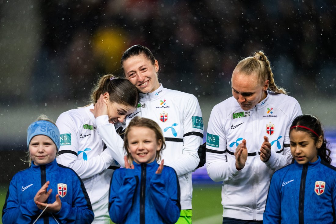 Cecilie Fiskerstrand tok til tårene før kampen. Foto: Marius Simensen/Bildbyrån.