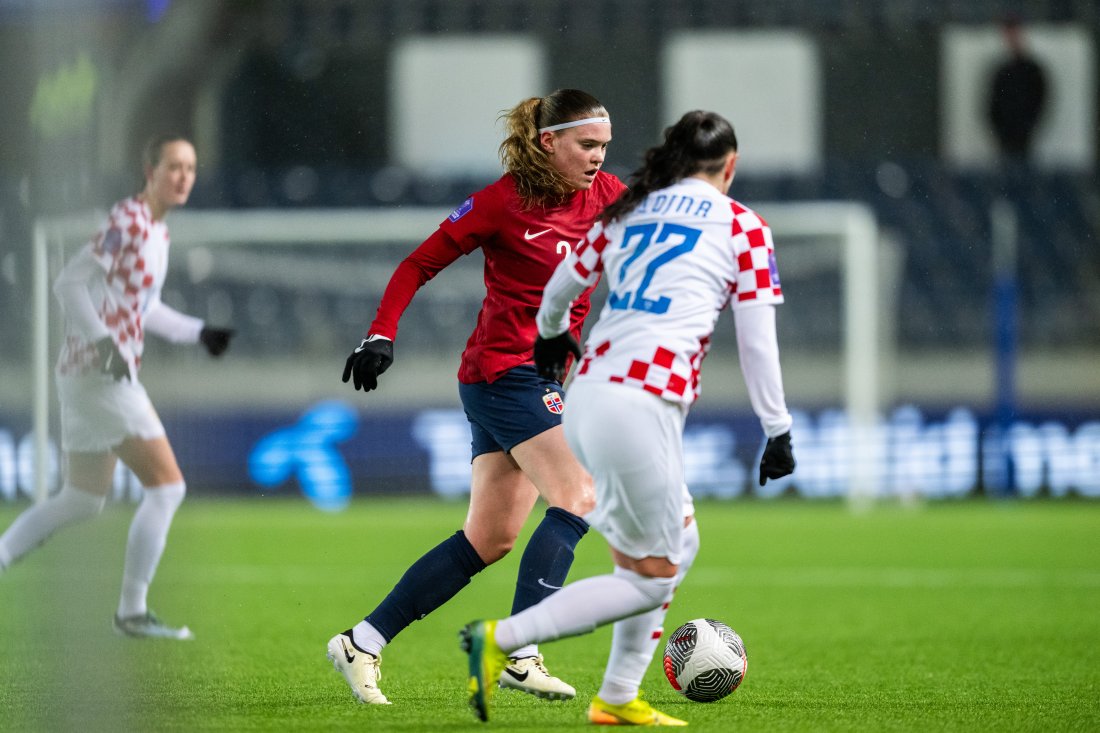 Signe Gaupset fikk sin debut foran hjemmesupporterne i Stavanger. Foto: Marius Simensen/Bildbyrån.