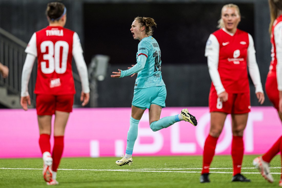 Caroline Graham Hansen feirer 0-1-målet mot Brann på Åsane Arena. Foto: Marius Simensen/Bildbyrån