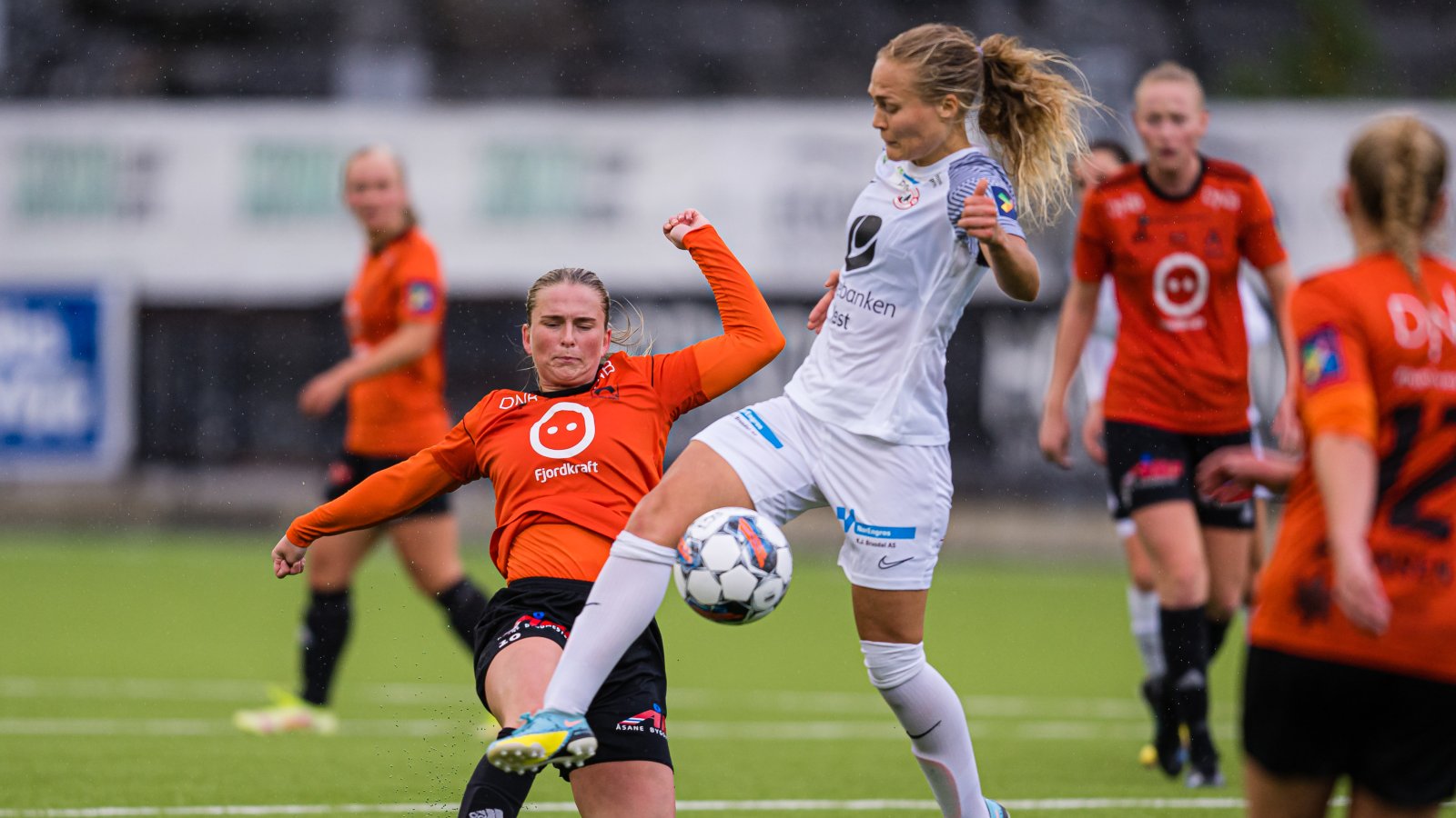 Det er duket for bergensduell i andre serierunde. Foto: Marius Simensen / Bildbyrån