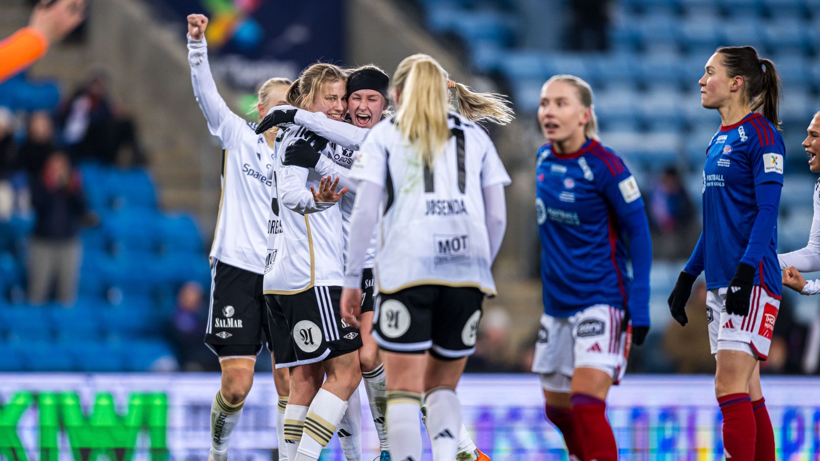 Som i fjorårets cupfinale, var det Rosenborg som kunne juble for seier i toppkampen mot Vålerenga. Foto: Marius Simensen / Bildbyrån