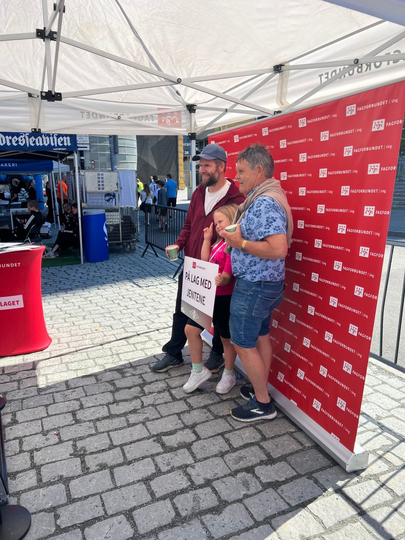 PHOTOBOOTH: De som møtte opp i fanzone kunne blant annet forevige øyeblikket i Fagforbundets photobooth.