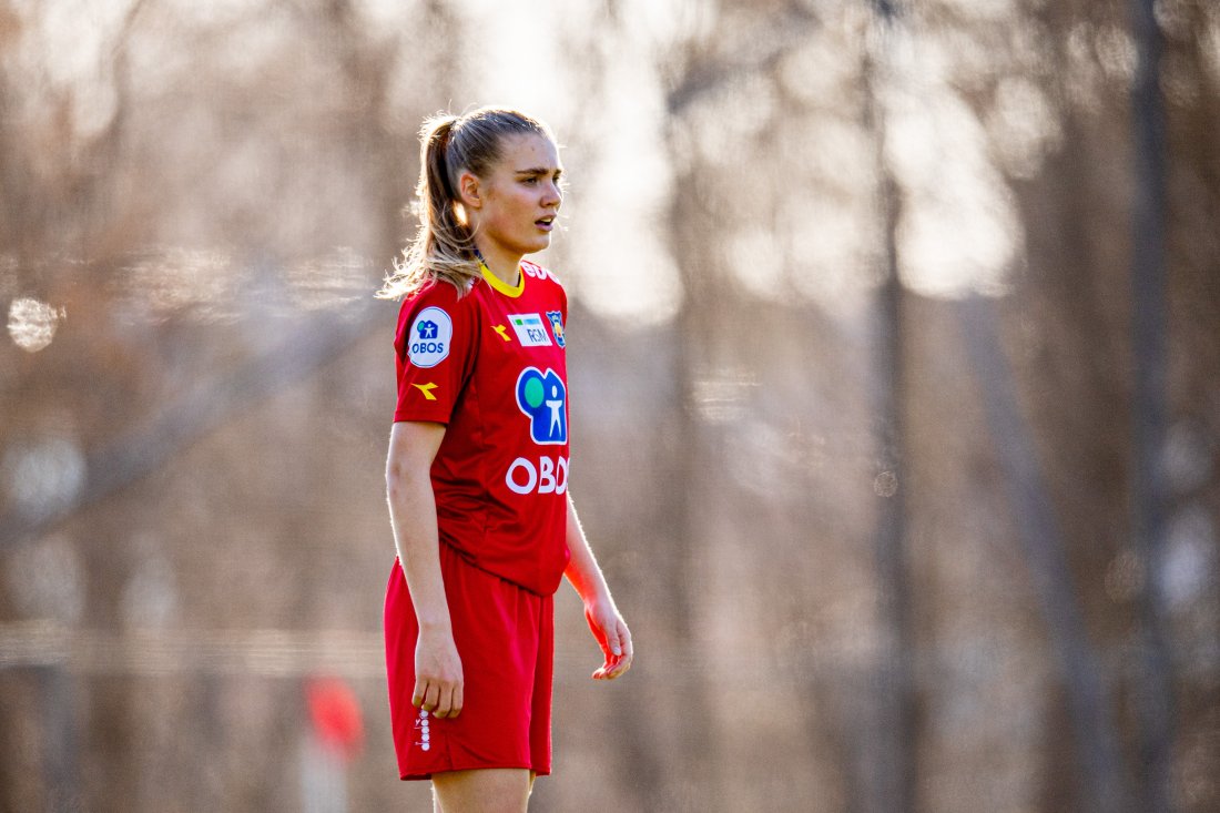 Oline Bregge Fuglem ble matchvinner da hun scoret et perlemål fra langdistanse i dagens kamp mot Åsane. Foto: Vegard Grøtt/Bildbyrån