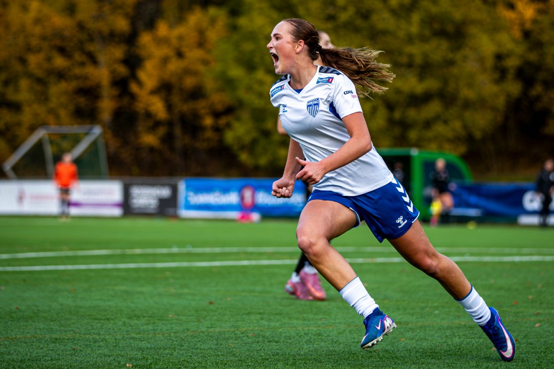 FEIRAR: Kolbotns Amalie Lia feirar scoring mot Åsane. Får dei meir å juble for i kvaliken seinare i haust? Foto: Odd Sindre Tonning