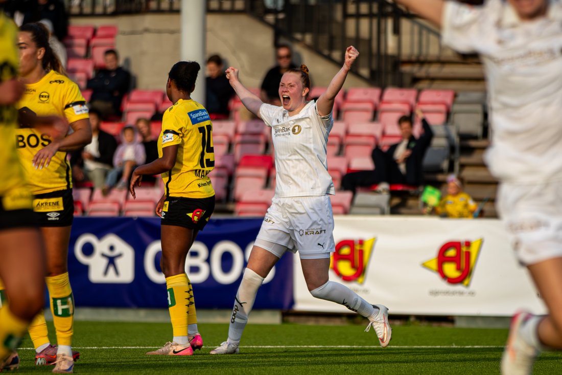 SCORING: Anna Johansen feirer sin scoring mot LSK Kvinner. Foto: Odd Sindre Tonning / TFK