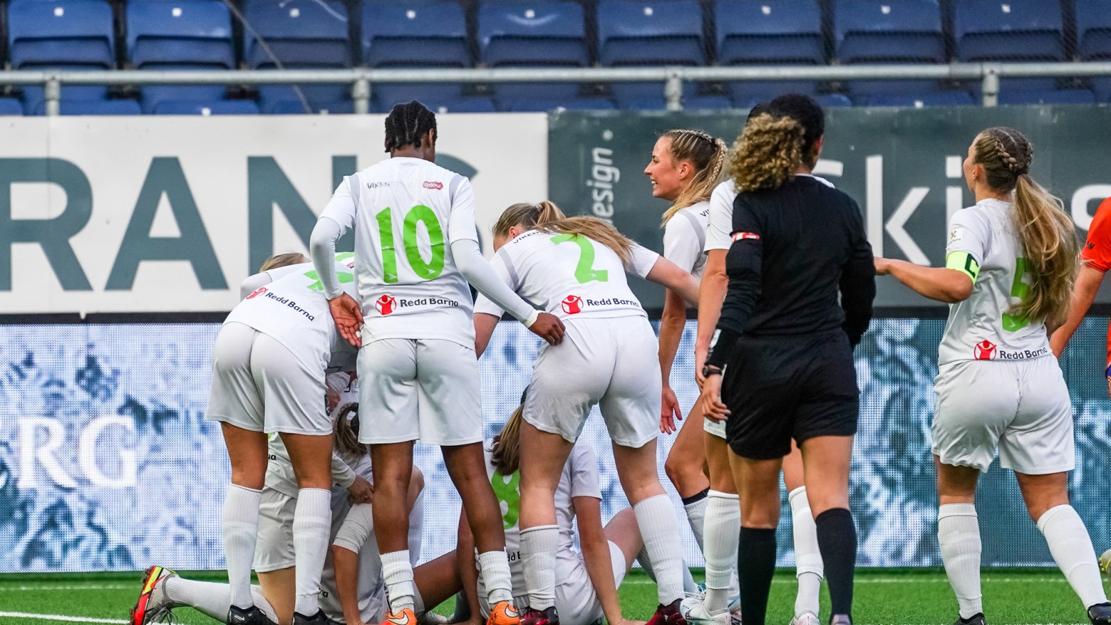 Øvrevoll Hosle blåste fullt liv i bunnstriden ved å slå topplaget Bodø/Glimt. Her jubler de for scoring i en kamp fra forrige sesong. Foto: Kristian Moe