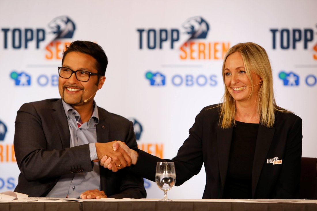 Daniel Siraj, adm.dir. i OBOS, og Hege Jørgensen, daglig leder i TFK, under pressekonferansen 15.11.2017 som markerte OBOS som ny generalpartner for Toppserien. Foto: Ole Berg-Rusten/NTB